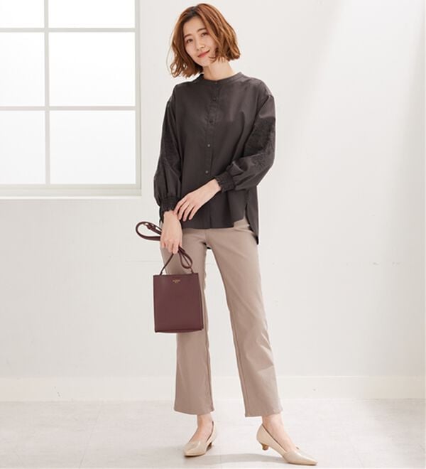 BELLUNA（ベルーナ）の「花柄袖刺しゅうデザインブラウス（ブラウス）」｜詳細画像