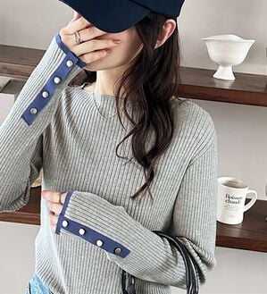 GeeRA（ジーラ）の「袖口ボタン配色ボートネックリブニット（ニット・セーター）」｜杢グレー