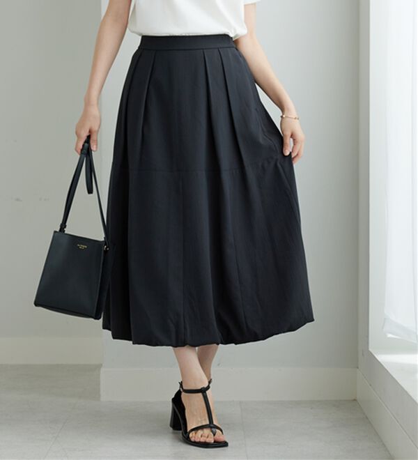 BELLUNA（ベルーナ）の「しぼ感素材バルーンスカート（ロングスカート）」｜チャコール