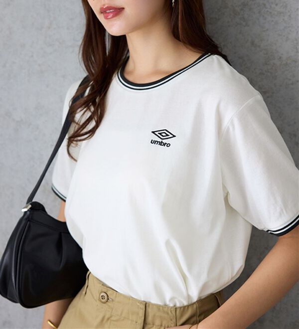 Viola e Viola（ヴィオラ エ ヴィオラ）の「【アンブロ】配色ラインロゴ刺しゅうTシャツ（カットソー）」｜詳細画像