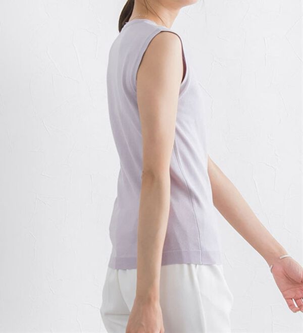 Pierrot（ピエロ）の「【洗濯機で洗える】ＯＮ／ＯＦＦシルクタッチノースリーブニット（ニット・セーター）」｜詳細画像