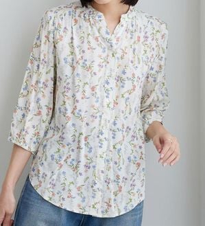 BELLUNA（ベルーナ）の「レーヨン素材ギャザー使いプリントブラウス（ブラウス）」｜詳細画像