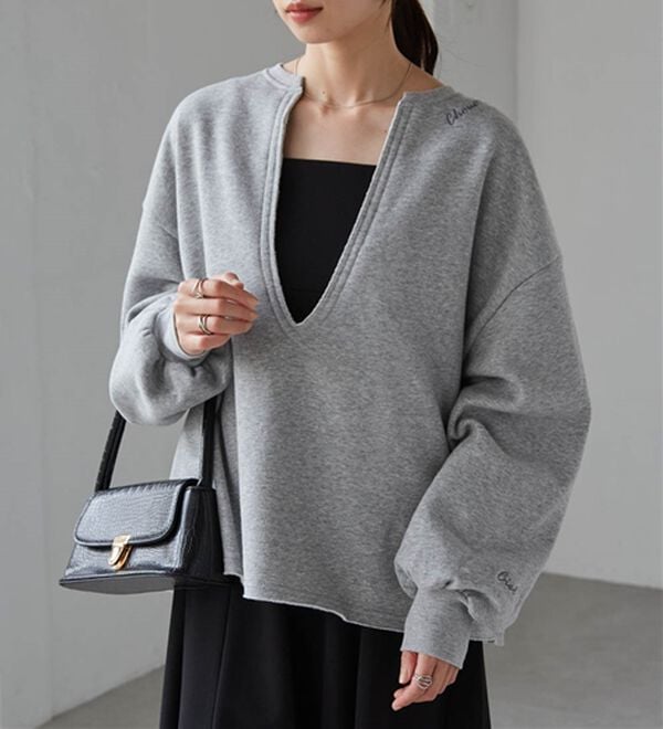 RANAN（ラナン）の「裏起毛Ｖネックロゴ刺しゅうスウェット（トレーナー・スウェット）」｜グレー