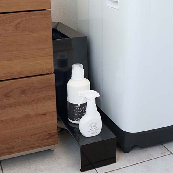 iellio（イエリオ）の「タワー　伸縮洗濯機排水口上ラック＜ｔｏｗｅｒ　山崎実業＞（バス用品）」｜詳細画像