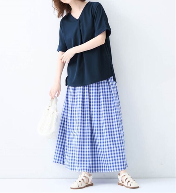 Viola e Viola（ヴィオラ エ ヴィオラ）の「【４つの機能付】ひんやり！すっきりＶネックＴシャツブラウス（カットソー）」｜詳細画像