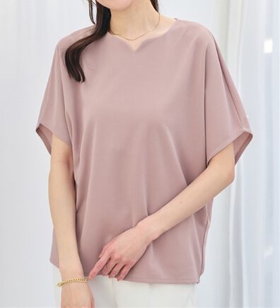 alotta（アロッタ）の「着痩せが叶うドルマンスリーブきれいめカットソー（カットソー）」