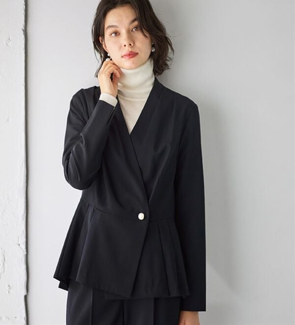 GeeRA（ジーラ）の「【２点セット】パールボタンペプラムプリーツブラウスセットアップ（その他スーツ）」｜詳細画像