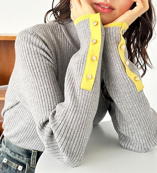 GeeRA（ジーラ）の「袖口ボタン配色ハイネックリブニット（ニット・セーター）」｜詳細画像