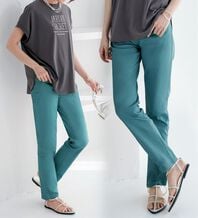 BELLUNA（ベルーナ）の「サラリ速乾！綿サテンストレッチカラーパンツ（フルレングスパンツ）」