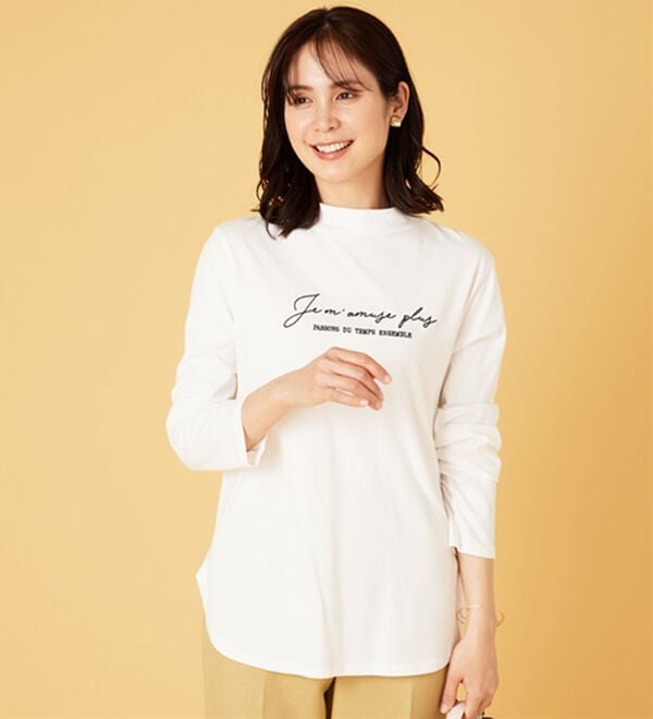 BELLUNA（ベルーナ）の「刺しゅうロゴ使いハイネックプルオーバー（カットソー）」｜オフ白