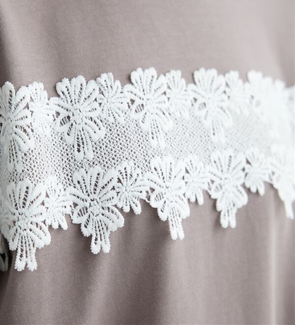 BELLUNA（ベルーナ）の「ケミカルレース使い華やかプルオーバー（カットソー）」｜詳細画像