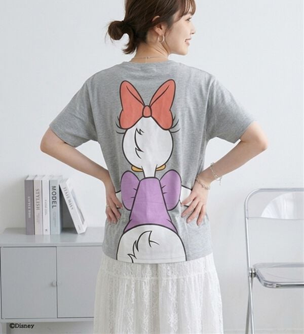 BELLUNA（ベルーナ）の「＜Ｄｉｓｎｅｙ＞【ドナルド＆デイジー】抱き着きプリントTシャツ（カットソー）」｜詳細画像