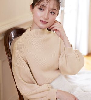 alotta（アロッタ）の「もっちりパフ袖リブニット（ニット・セーター）」｜ピンクベージュ