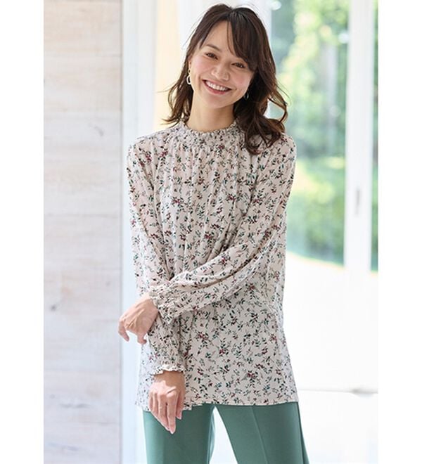 BELLUNA（ベルーナ）の「春に映えるプリントブラウス（アンサンブル）」｜詳細画像