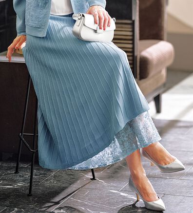 BELLUNA（ベルーナ）の「刺しゅうレース使いニットプリーツスカート（ロングスカート）」