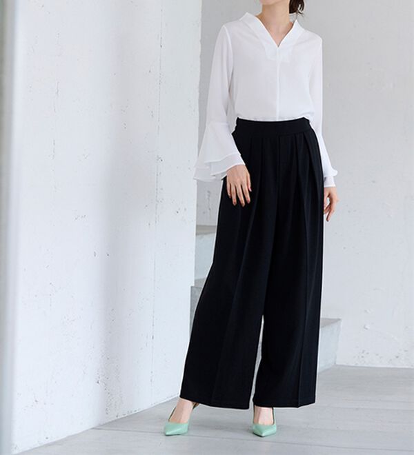 RANAN（ラナン）の「袖ペプラムデザイントップスセットアップ（セットアップ）」｜オフホワイト／ブラック