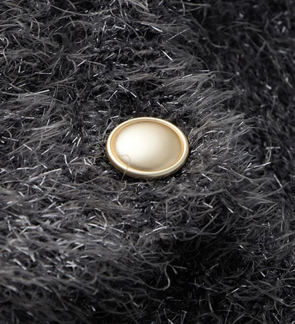 RANAN（ラナン）の「ゴールド調ボタンラメシャギーカーディガン（ニットカーディガン）」｜詳細画像