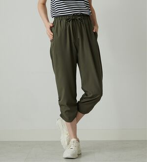 BELLUNA（ベルーナ）の「【接触冷感/UVカット/吸水速乾/軽量】ヒンヤリ＆速乾！裾くしゅクロップドパンツ（クロップドパンツ）」｜カーキ