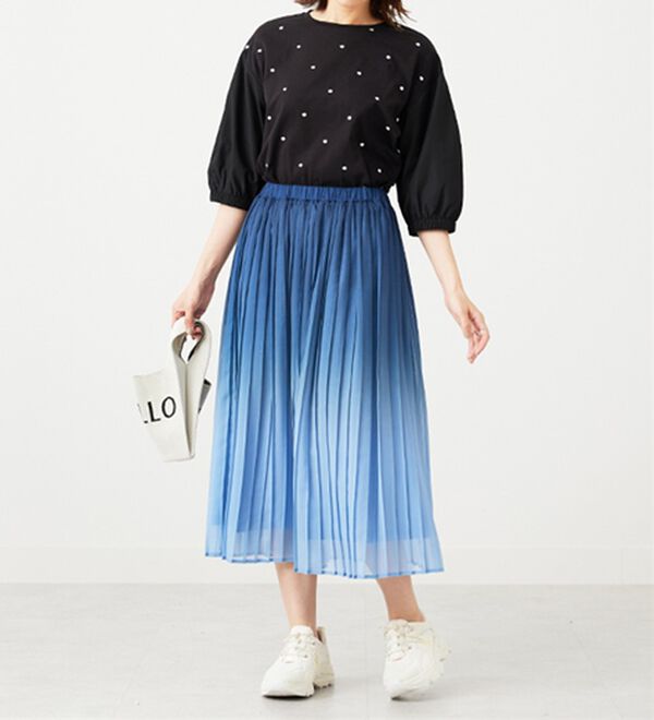 BELLUNA（ベルーナ）の「ドット刺しゅうデザイン袖切替プルオーバー（カットソー）」｜詳細画像