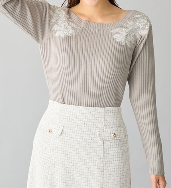 alotta（アロッタ）の「カシミヤタッチ肩刺しゅうニット（ニット・セーター）」｜詳細画像