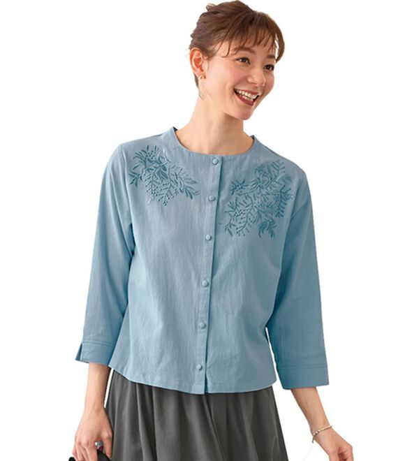 BELLUNA（ベルーナ）の「心躍る♪アシメ刺しゅうブラウス（ブラウス）」｜サックス