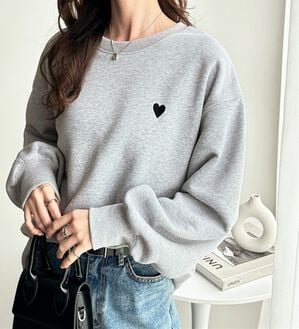 GeeRA（ジーラ）の「ロゴ＆ハート刺しゅう裏起毛スウェット（トレーナー・スウェット）」｜杢グレー