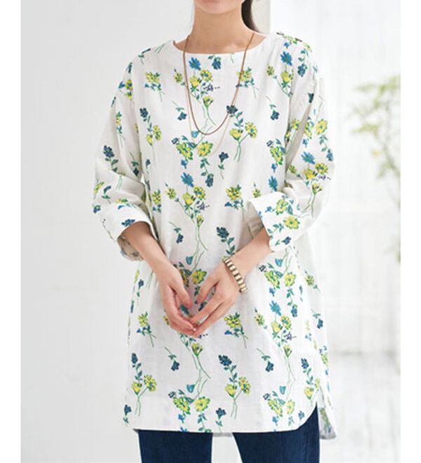 BELLUNA（ベルーナ）の「風が通り抜けるダブルガーゼプリントチュニック（チュニック）」｜ホワイト花柄