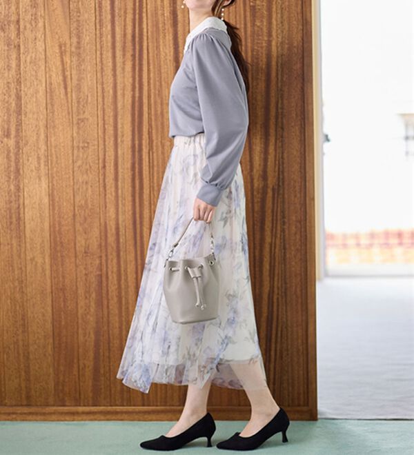 今日削除‼️ フレアスリーブ　刺繍 白 Tシャツ チュニック ブラウス リズリサ 今日削除‼️ フレアスリーブ刺繍 白 Tシャツ チュニック ブラウス リズリサ