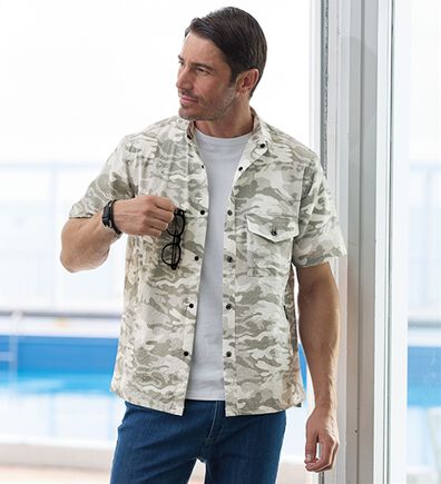 「＜コムルヴァン・オム＞多ポケットカモ柄サッカーシャツ（メンズシャツ）」