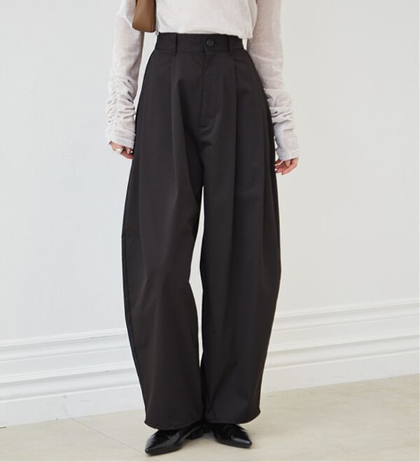 RANAN（ラナン）の「カーブシルエットサイドタックパンツ（フルレングスパンツ）」｜詳細画像