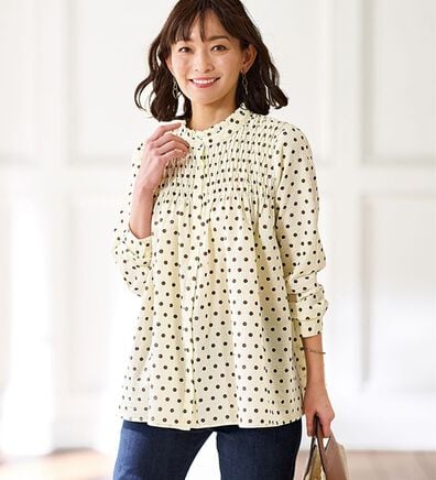 BELLUNA（ベルーナ）の「ぽこぽこ可愛いシャーリング使いドット柄ブラウス（ブラウス）」