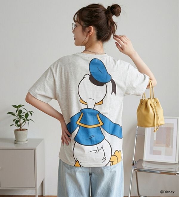 BELLUNA（ベルーナ）の「＜Ｄｉｓｎｅｙ＞【ドナルド＆デイジー】抱き着きプリントTシャツ（カットソー）」｜詳細画像