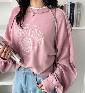 GeeRA（ジーラ）の「リメイク風刺しゅうロゴ裏毛スウェット（カットソー）」｜詳細画像