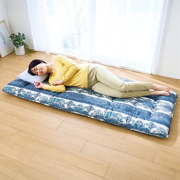 「しっかり固わた入り！コンパクト敷布団（敷布団）」｜ペイズリー柄