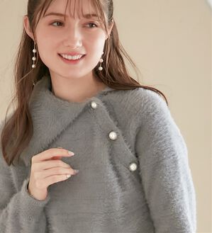 alotta（アロッタ）の「衿付パール調デザインシャギーニット（ニット・セーター）」｜グレー