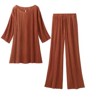 LAVIENNE（ラヴィエンヌ）の「さらっと軽いプリーツセットアップ（セットアップ）」｜ダークオレンジ