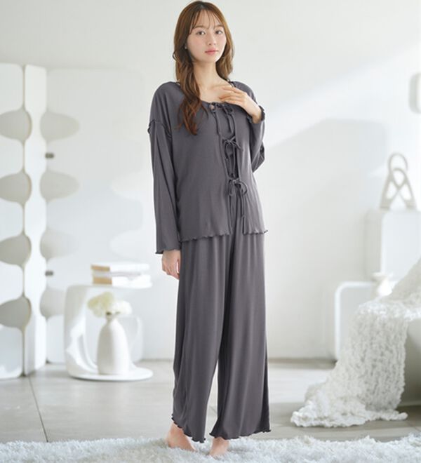 YU'NOW（ユナウ）の「＜リボンカーデ&times;ロングパンツ＞ぷるるん谷間のルームウェア３点セット（パジャマ・ルームウェア）」｜詳細画像