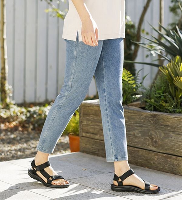 BELLUNA（ベルーナ）の「【再入荷】美ストレッチ素材アンクル丈レギンスパンツ（クロップドパンツ）」｜詳細画像