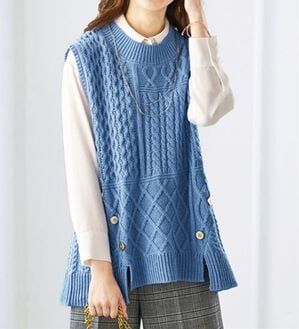 BELLUNA（ベルーナ）の「ゴールドボタン使いケーブルニットベスト（ベスト）」｜ライラック