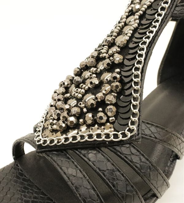 BELLUNA（ベルーナ）の「煌めくスパンコールビジューサンダル（サンダル・ミュール）」｜詳細画像