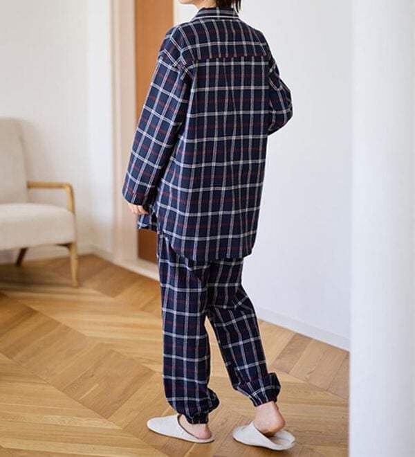 LAVIENNE（ラヴィエンヌ）の「綿１００％ふんわり柔か微起毛パジャマ（パジャマ・ルームウェア）」｜詳細画像