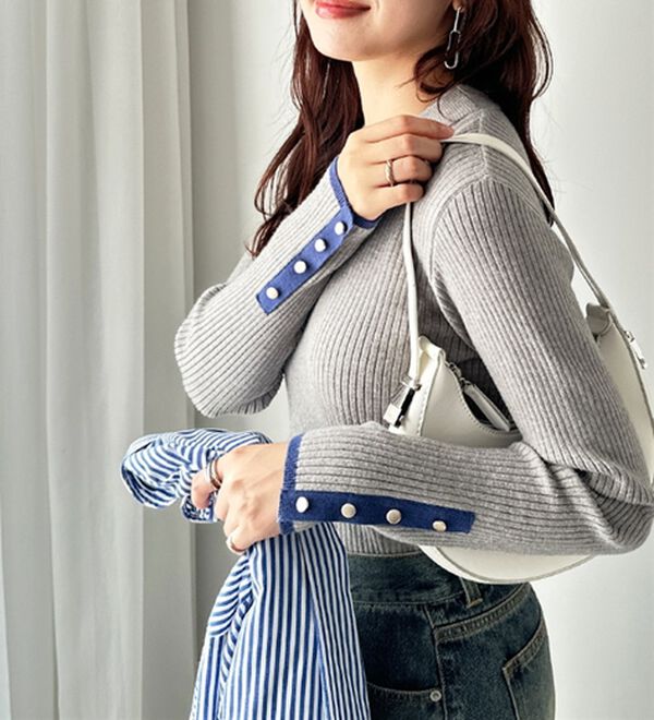 GeeRA（ジーラ）の「袖口ボタン配色ハイネックリブニット（ニット・セーター）」｜詳細画像