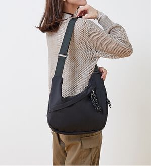 BELLUNA（ベルーナ）の「たっぷり収納！ナイロンショルダーバッグ（その他バッグ）」｜黒