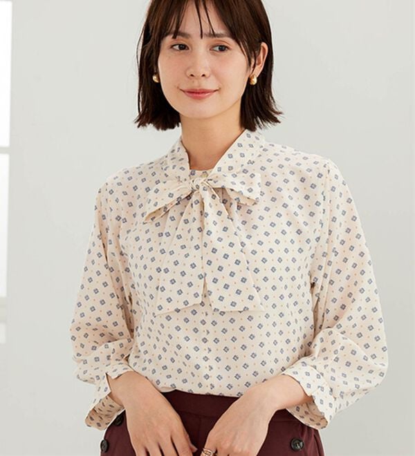 BELLUNA（ベルーナ）の「小紋柄プリント　ボウタイブラウス（ブラウス）」｜詳細画像