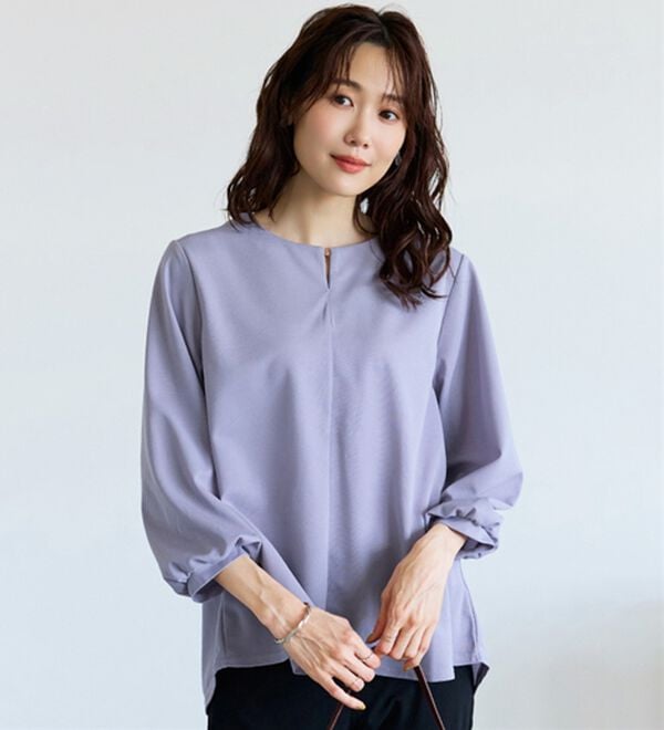 BELLUNA（ベルーナ）の「きれい見えジョーゼット素材ホック使いＴブラウス（ブラウス）」｜ラベンダー