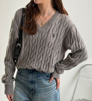 GeeRA（ジーラ）の「【Ｕ．Ｓ．ＰＯＬＯ　ＡＳＳＮ．】Ｖネックケーブルニット（ニット・セーター）」｜グレー