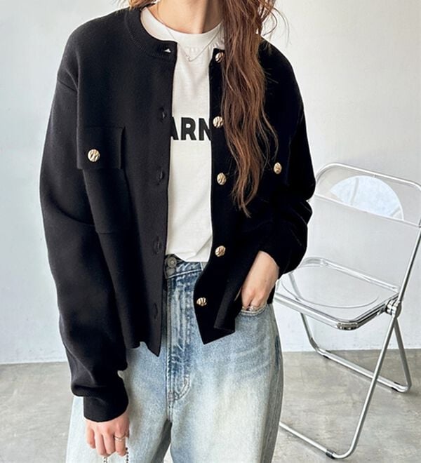 GeeRA（ジーラ）の「ロングシーズン使える！ゴールド調ボタンニットカーデ（ニットカーディガン）」｜詳細画像