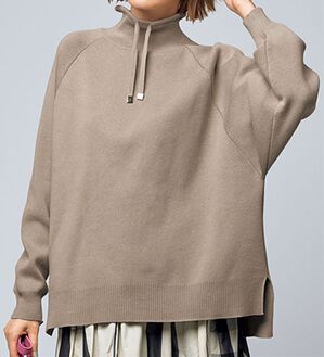 VINNO（ヴィノ）の「軽ハリ！モモンガニットプルオーバー（カットソー）」｜モカベージュ