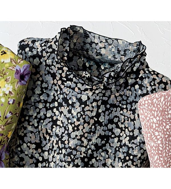 BELLUNA（ベルーナ）の「楊柳素材プリントハイネックプルオーバー（カットソー）」｜ドット柄(黒)