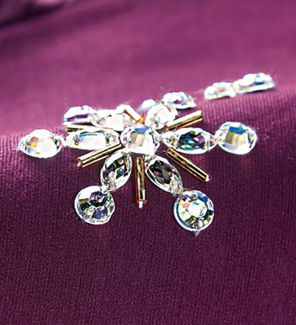 BELLUNA（ベルーナ）の「ビジュー使い袖プリーツプルオーバー（ブラウス）」｜詳細画像